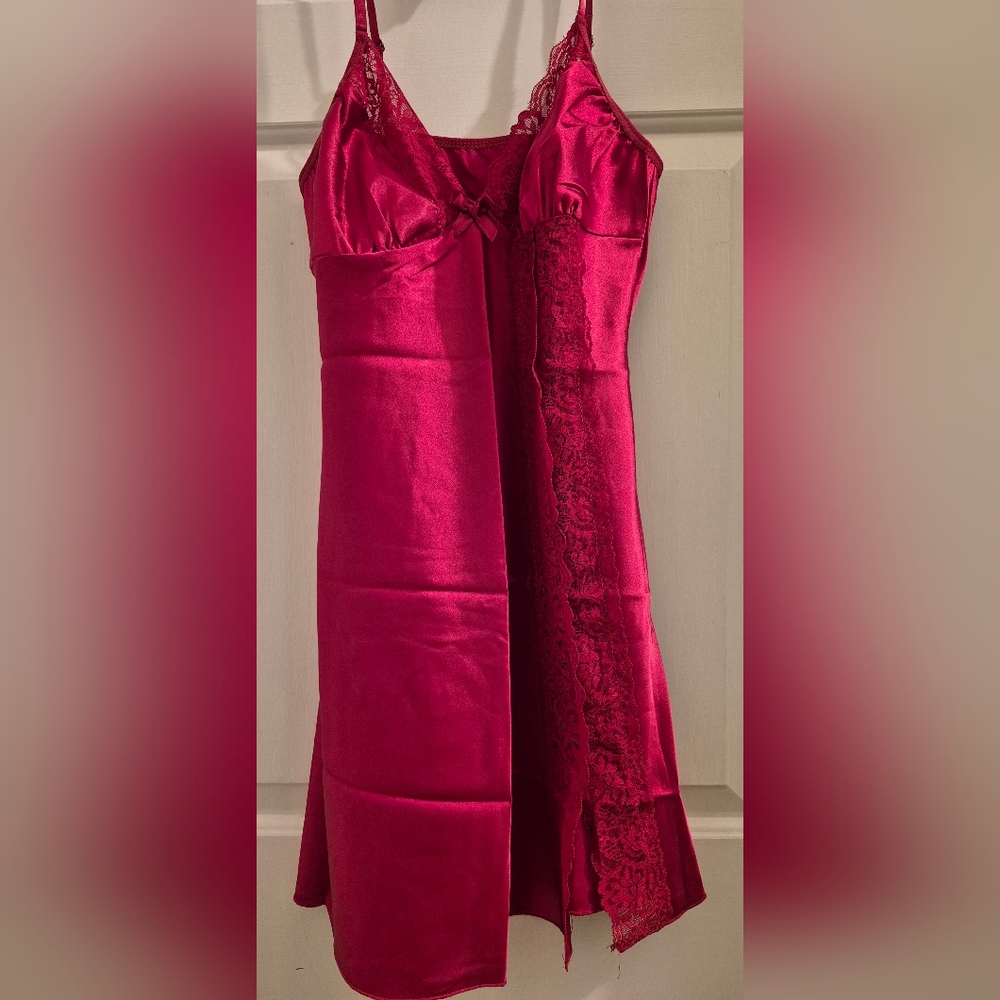Elegant Red Lace Trim Chemise